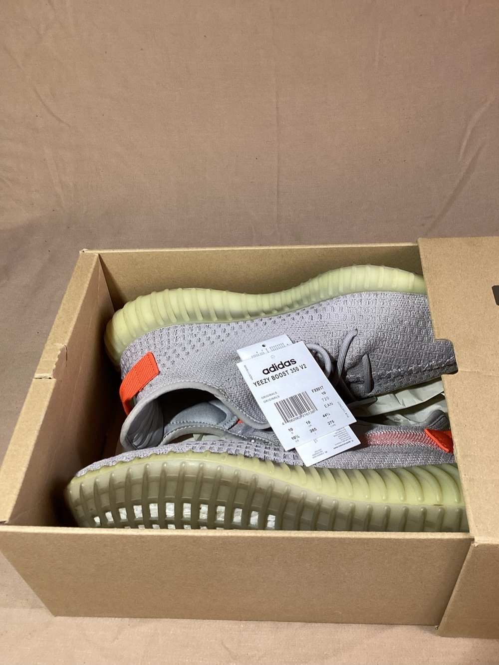 Adidas Yeezy Boost 350 V2 Tail Light FX9017 Men's Size 10.5 - Picture 5 of 9